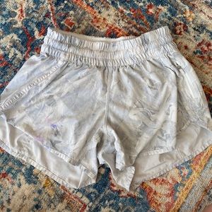 Lululemon size 6 tracker shorts 4”